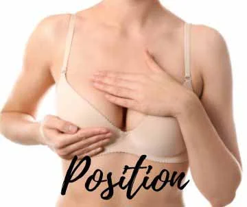 La mise en place d'un implant mammaire sous le muscle est également connue sous le nom d'augmentation mammaire sous-musculaire, sous-pectorale, à double plan ou rétropectorale.